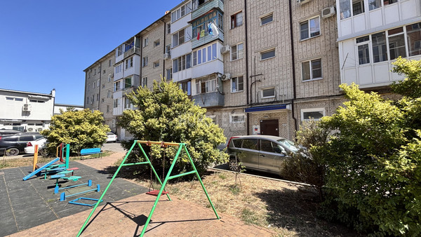 Продам трехкомнатную (3-комн.) квартиру, Карла Либкнехта ул, 21, Крымск г