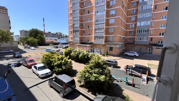 Продам трехкомнатную (3-комн.) квартиру, Карла Либкнехта ул, 21, Крымск г