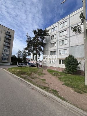 Продам двухкомнатную (2-комн.) квартиру, Гагарина ул, 10, Выборг г