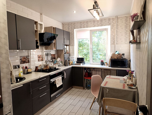 Продам трехкомнатную (3-комн.) квартиру, Бела Куна ул, 33, Симферополь г