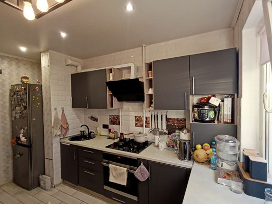Продам трехкомнатную (3-комн.) квартиру, Бела Куна ул, 33, Симферополь г