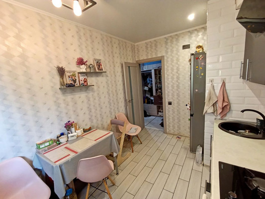 Продам трехкомнатную (3-комн.) квартиру, Бела Куна ул, 33, Симферополь г