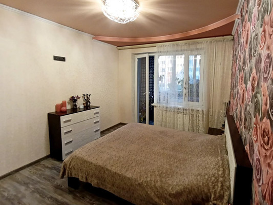 Продам трехкомнатную (3-комн.) квартиру, Бела Куна ул, 33, Симферополь г
