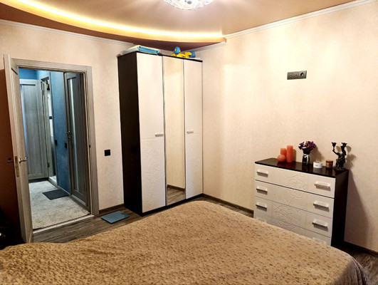 Продам трехкомнатную (3-комн.) квартиру, Бела Куна ул, 33, Симферополь г