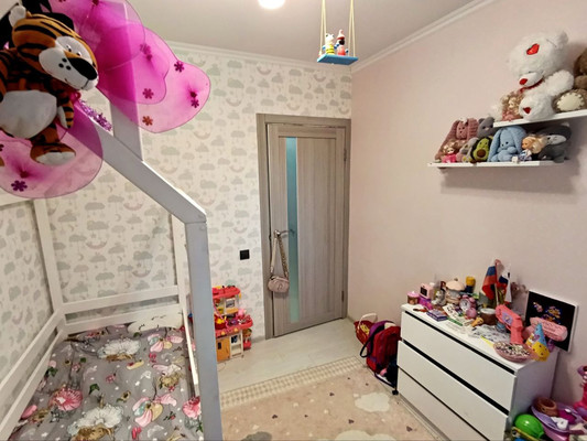 Продам трехкомнатную (3-комн.) квартиру, Бела Куна ул, 33, Симферополь г