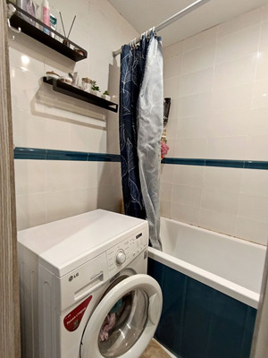 Продам трехкомнатную (3-комн.) квартиру, Бела Куна ул, 33, Симферополь г