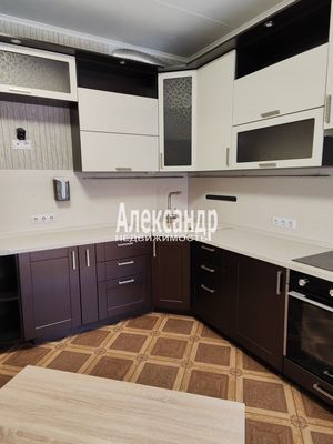 Продам трехкомнатную (3-комн.) квартиру, Знаменская ул, 1/8, Всеволожск г