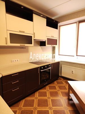 Продам трехкомнатную (3-комн.) квартиру, Знаменская ул, 1/8, Всеволожск г