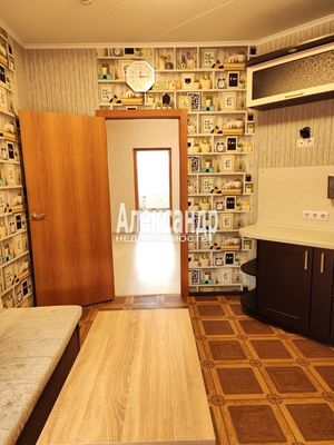 Продам трехкомнатную (3-комн.) квартиру, Знаменская ул, 1/8, Всеволожск г