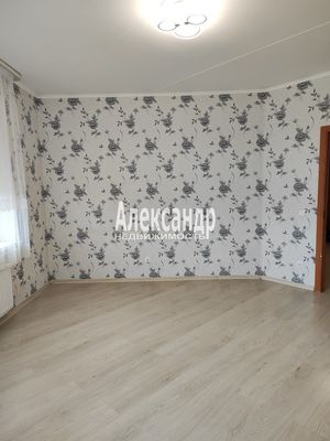 Продам трехкомнатную (3-комн.) квартиру, Знаменская ул, 1/8, Всеволожск г