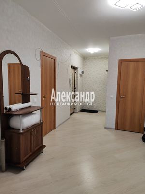 Продам трехкомнатную (3-комн.) квартиру, Знаменская ул, 1/8, Всеволожск г