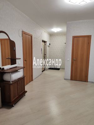 Продам трехкомнатную (3-комн.) квартиру, Знаменская ул, 1/8, Всеволожск г