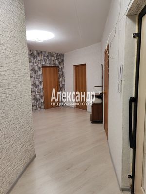 Продам трехкомнатную (3-комн.) квартиру, Знаменская ул, 1/8, Всеволожск г