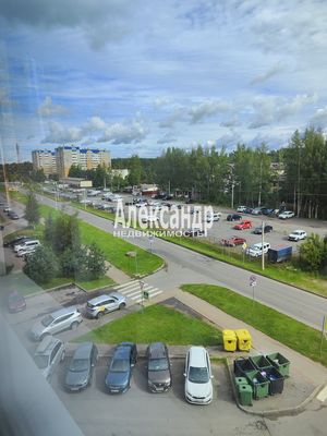 Продам трехкомнатную (3-комн.) квартиру, Знаменская ул, 1/8, Всеволожск г