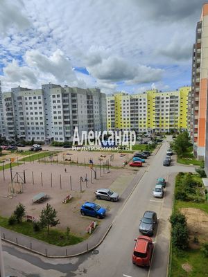 Продам трехкомнатную (3-комн.) квартиру, Знаменская ул, 1/8, Всеволожск г