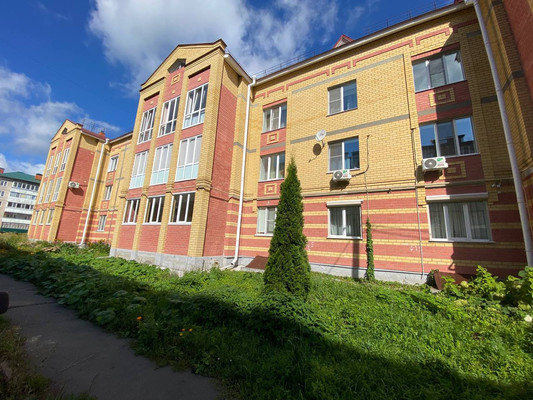 Продам двухкомнатную (2-комн.) квартиру, Строительная ул, 8, Медведево пгт