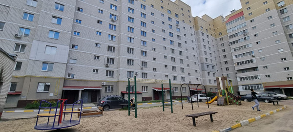 Продам трехкомнатную (3-комн.) квартиру, Медведева ул, 65к3, Брянск г