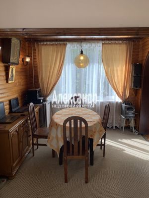 Продам трехкомнатную (3-комн.) квартиру, Альпийский пер, 23к1, Санкт-Петербург г