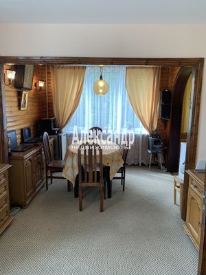 Продам трехкомнатную (3-комн.) квартиру, Альпийский пер, 23к1, Санкт-Петербург г