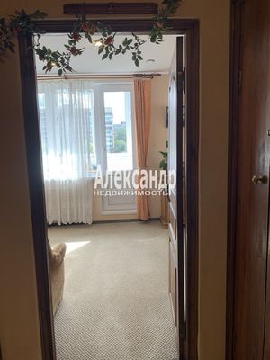 Продам трехкомнатную (3-комн.) квартиру, Альпийский пер, 23к1, Санкт-Петербург г
