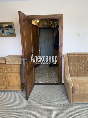 Продам трехкомнатную (3-комн.) квартиру, Альпийский пер, 23к1, Санкт-Петербург г