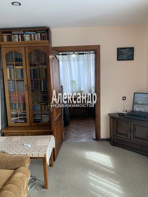 Продам трехкомнатную (3-комн.) квартиру, Альпийский пер, 23к1, Санкт-Петербург г