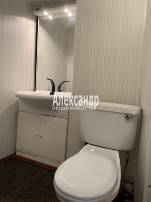 Продам трехкомнатную (3-комн.) квартиру, Альпийский пер, 23к1, Санкт-Петербург г
