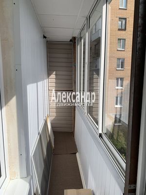 Продам трехкомнатную (3-комн.) квартиру, Альпийский пер, 23к1, Санкт-Петербург г