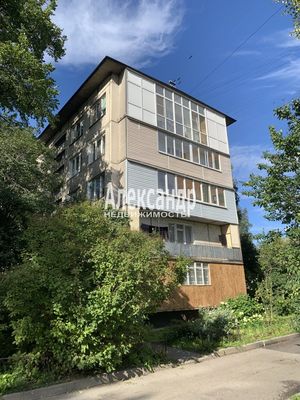 Продам трехкомнатную (3-комн.) квартиру, Альпийский пер, 23к1, Санкт-Петербург г