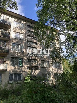Продам трехкомнатную (3-комн.) квартиру, Альпийский пер, 23к1, Санкт-Петербург г