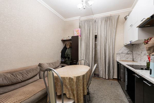 Продам комнату в 20-комн. квартире, Огородный пер, 3, Санкт-Петербург г