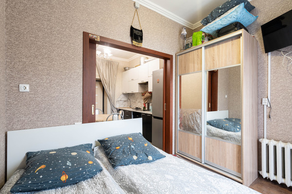 Продам комнату в 20-комн. квартире, Огородный пер, 3, Санкт-Петербург г