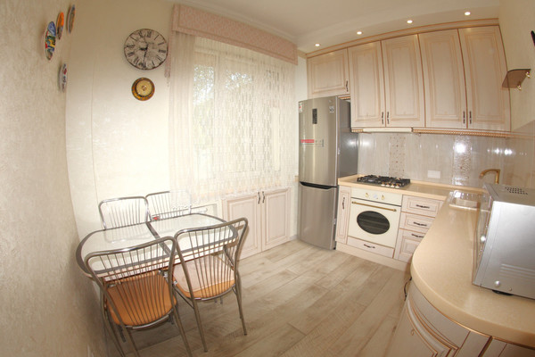 Продам двухкомнатную (2-комн.) квартиру, Максима Горького ул, 74, Пермь г