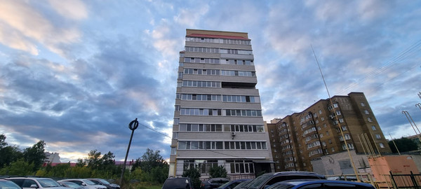 Продам трехкомнатную (3-комн.) квартиру, Медведева ул, 65к3, Брянск г