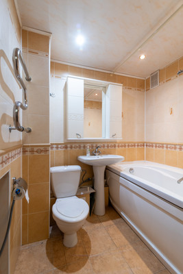 Продам однокомнатную (1-комн.) квартиру, Фатыха Амирхана ул, 107, Казань г