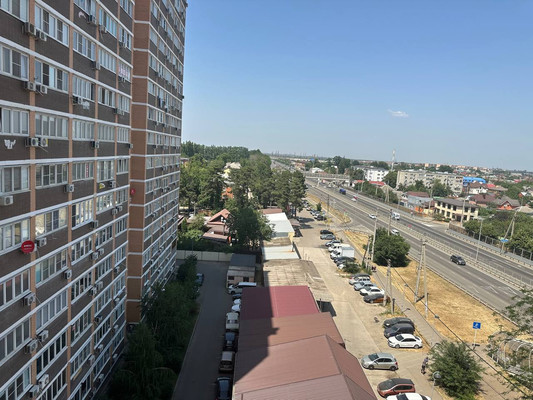 Продам двухкомнатную (2-комн.) квартиру, 2-я Целиноградская ул, 44к2, Краснодар г