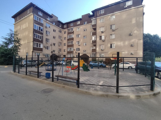 Продам двухкомнатную (2-комн.) квартиру, 2-я Целиноградская ул, 44к2, Краснодар г