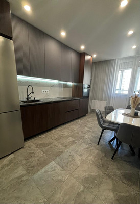 Продам трехкомнатную (3-комн.) квартиру, им. Адмирала Крузенштерна ул, 5к2, Краснодар г