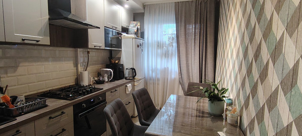 Продам трехкомнатную (3-комн.) квартиру, Рощинская (Климовск мкр.) ул, 23, Подольск г