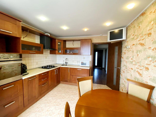 Продам трехкомнатную (3-комн.) квартиру, Виноградный 5-й проезд, 8, Пенза г