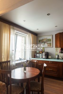 Продам трехкомнатную (3-комн.) квартиру, Комендантский пр-кт, 34к1Б, Санкт-Петербург г