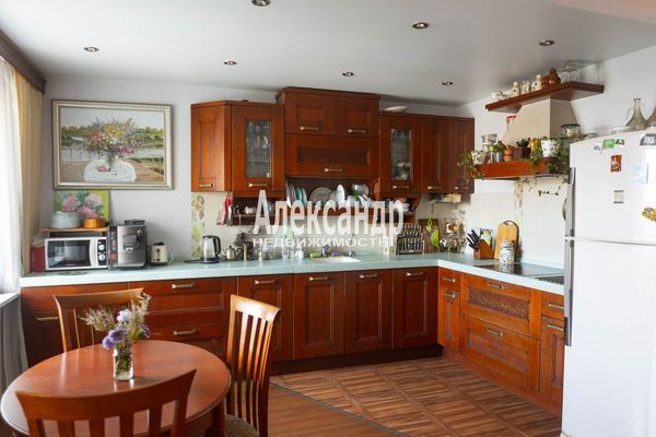 Продам трехкомнатную (3-комн.) квартиру, Комендантский пр-кт, 34к1Б, Санкт-Петербург г
