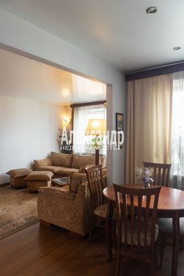 Продам трехкомнатную (3-комн.) квартиру, Комендантский пр-кт, 34к1Б, Санкт-Петербург г