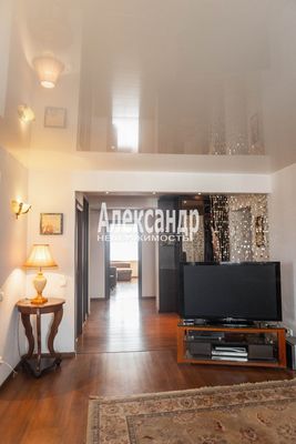 Продам трехкомнатную (3-комн.) квартиру, Комендантский пр-кт, 34к1Б, Санкт-Петербург г