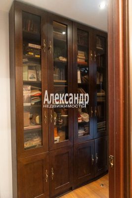 Продам трехкомнатную (3-комн.) квартиру, Комендантский пр-кт, 34к1Б, Санкт-Петербург г