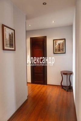 Продам трехкомнатную (3-комн.) квартиру, Комендантский пр-кт, 34к1Б, Санкт-Петербург г