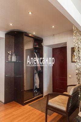 Продам трехкомнатную (3-комн.) квартиру, Комендантский пр-кт, 34к1Б, Санкт-Петербург г