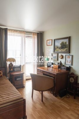 Продам трехкомнатную (3-комн.) квартиру, Комендантский пр-кт, 34к1Б, Санкт-Петербург г