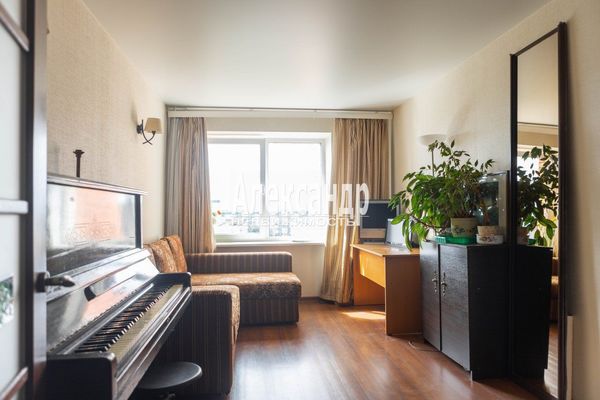 Продам трехкомнатную (3-комн.) квартиру, Комендантский пр-кт, 34к1Б, Санкт-Петербург г