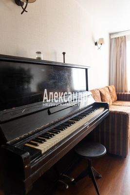 Продам трехкомнатную (3-комн.) квартиру, Комендантский пр-кт, 34к1Б, Санкт-Петербург г